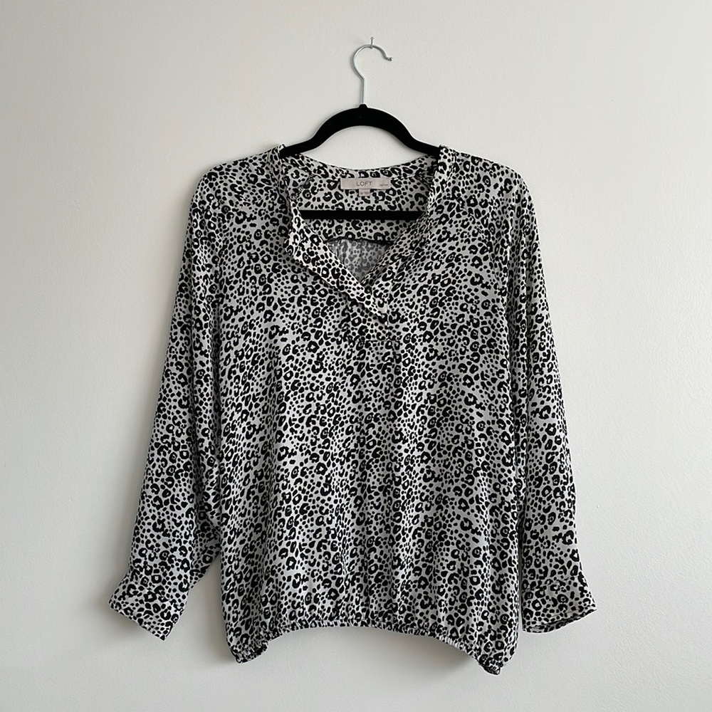 Ann Taylor LOFT Women’s Black and White Leopard Print Top Petite Medium